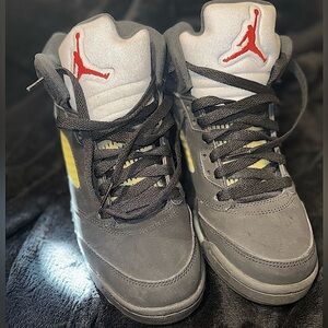 Jordan 5 retro og bg 'metallic' 2016 Boy Size 6y (Must See)